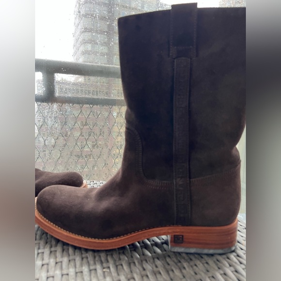 CHANEL brown suede boots - Picture 5 of 6